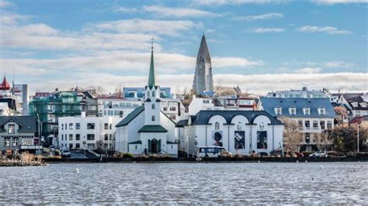 Besta deild karla 2026 Standings: KR Reykjavík's Ascendancy and ÍA Akranes's Precarious Position